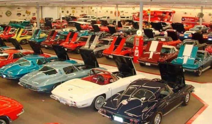 Museo de autos clásicos subastará 200 coches para evitar la quiebra