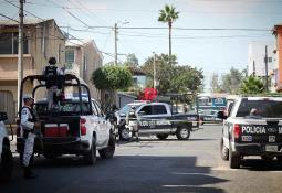 Guardia Estatal detuvo a dos sujetos en Tijuana con placa policial y credencial de la FGR falsas