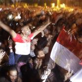 Mubarak abdica en Egipto y cede el poder al Ejército