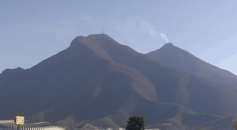 Se reportó incendio en el pico del Cerro de la Silla en Guadalupe, Nuevo León