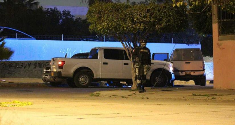 Masculino es ejecutado a mano armada en el interior de su camioneta