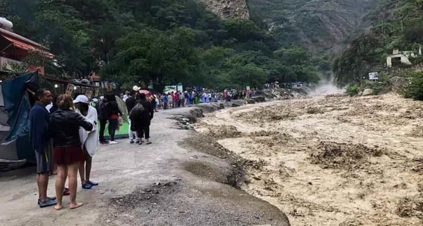Desbordamiento de río provoca afectaciones en grutas de Tolantongo