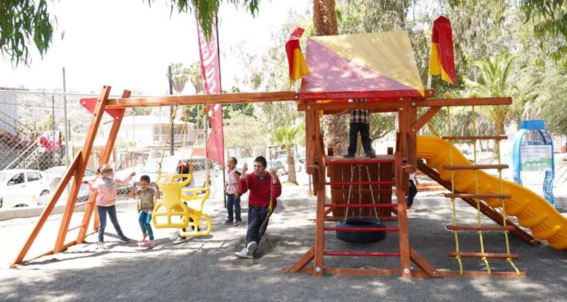 Inauguran Gobierno de Ensenada y Embotelladora del Fuerte (Coca-Cola), el Parque de la Familia en la colonia Libertad