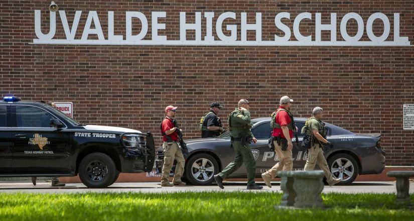 Niña finge estar muerta durante tiroteo en escuela de Texas