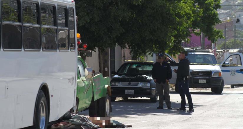Encuentran el cuerpo de un hombre envuelto en la calle Tlaxcala
